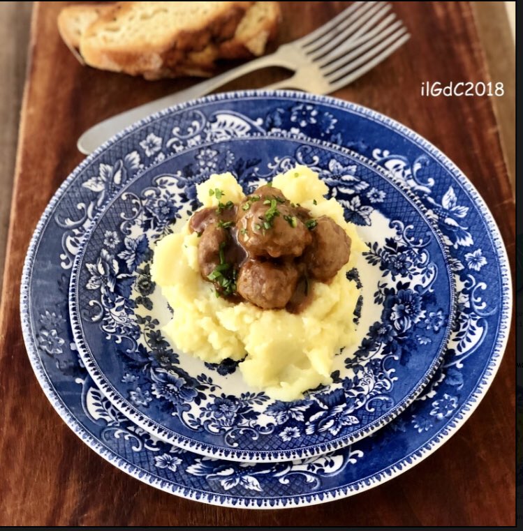 twostella's tweet photo. #polpette e #purè per cena #comfortfood #ilgiardinodeiciliegiblog #food #delicious https://t.co/kn9wQdsnT2