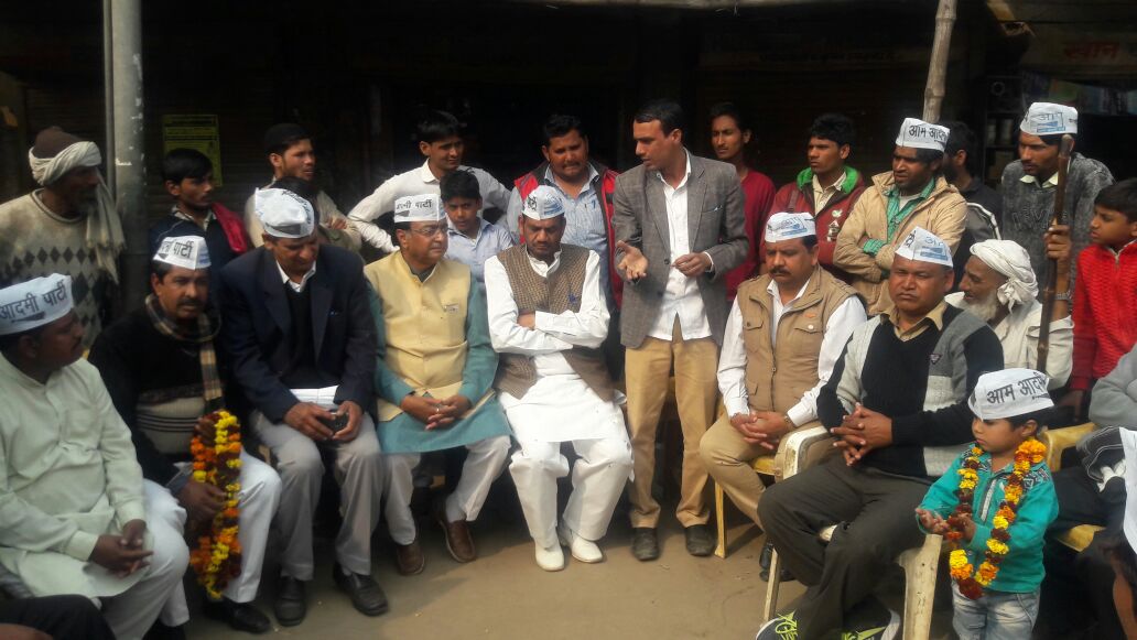 AAP4Palwal's tweet photo. Obsever @mathur_math ने हथीन विधान सभा में लोगो को 25 मार्च 2018 को  हिसार में होने  हरियाणा बचाओ रैली में  आने का निमंत्रण दिया। @AAPHaryana @NaveenJaihind @KuldeepKadyan https://t.co/owfXEaFgkd