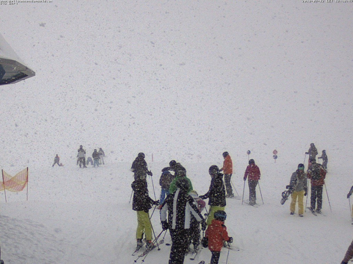 WintersportLive's tweet photo. Geheel als voorspeld en beloofd heeft het flink gesneeuwd in de #Alpen de afgelopen 16 uur... En op de meeste plekken komt er ook de komende uren nog wel een mooi laagje bij. Vandaar even een rondje langs de velden. #flachau #saalbach #damuls #ellmau https://t.co/ScWBjf5WA6