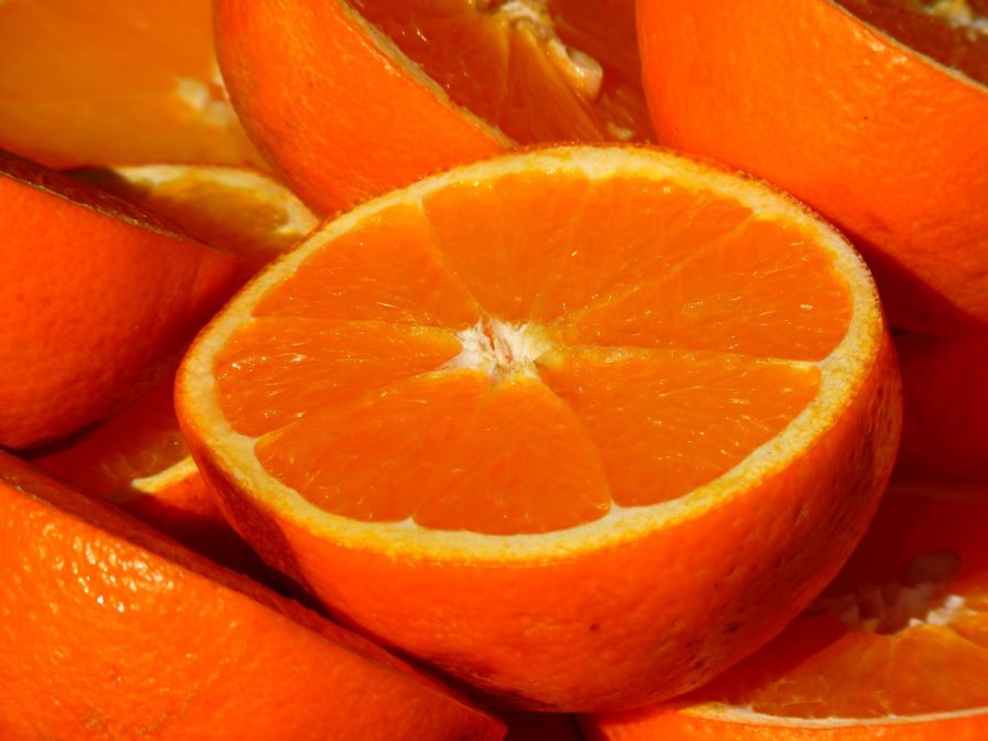 restauprive's tweet photo. L’hiver et les agrumes font bon ménage ! L’occasion de préparer une #Orange givrée et la partager lors du prochain #RestauPrivé que vous organiserez sur https://t.co/iunK0OlKRT. Découvrez la #recette sur notre page Facebook : https://t.co/lbgPXDbVh7 https://t.co/xYq6pJTKad