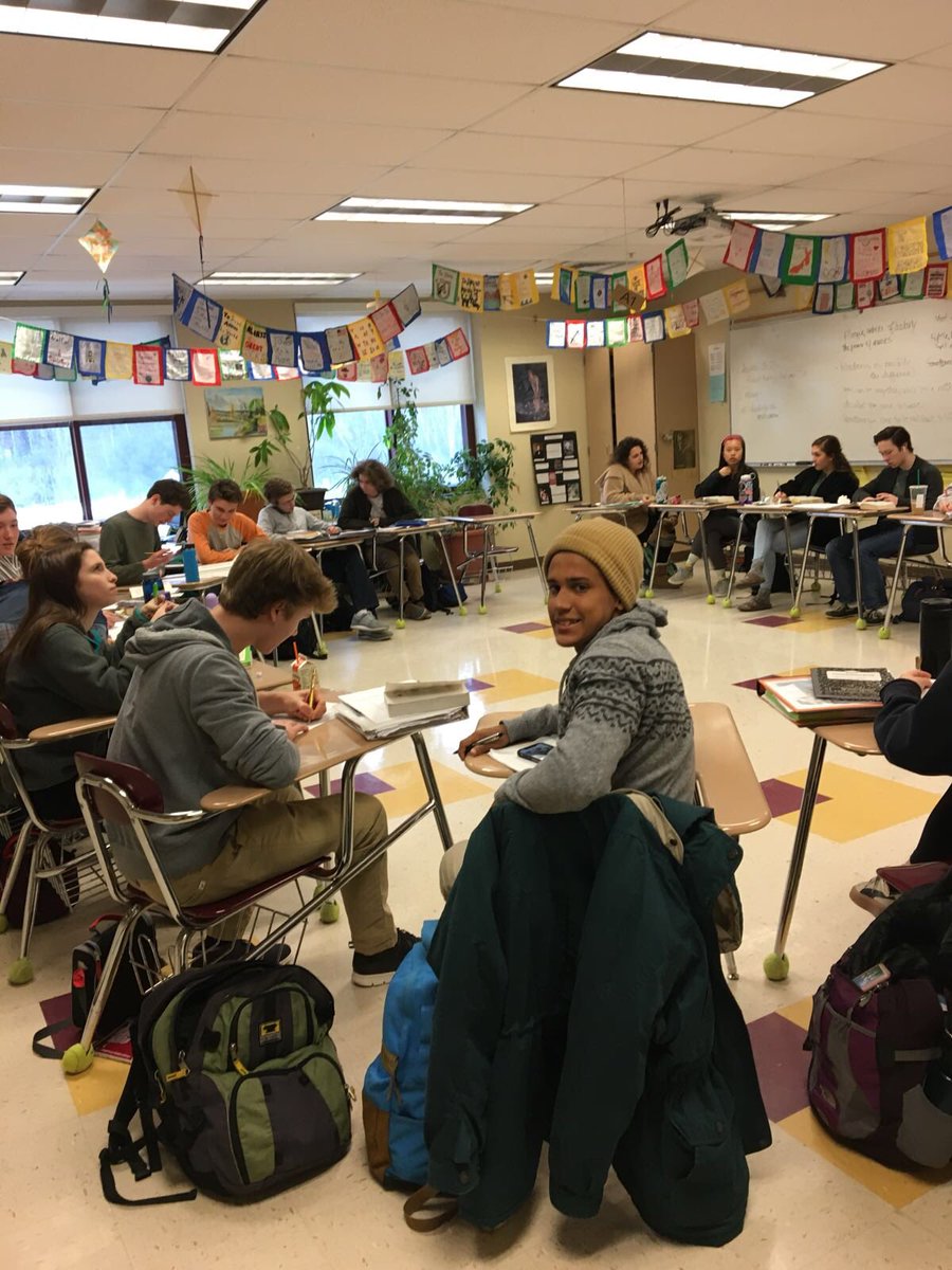 centralsanturce's tweet photo. (1/3) Las Profesoras Amarilis González y Cynthia Nieves con los estudiantes participantes del intercambio entre la escuela Portsmouth High School en New Hampshire y la escuela Central de Artes Visuales. https://t.co/Z6SBPYJqvv