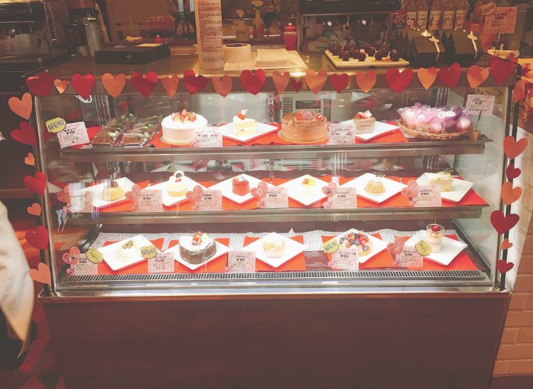 明日はついにLast openです❣️
誰でも来れるので是非来てください！
ランチ、ケーキはEAT INできて
パン、焼き菓子、ケーキはTAKE OUTできます！
全部ケーキ屋さんの半額くらいの値段で買えるから神だよ！！
最寄り：東神奈川駅
時間：１１：３０〜１４：００
お待ちしてます！！