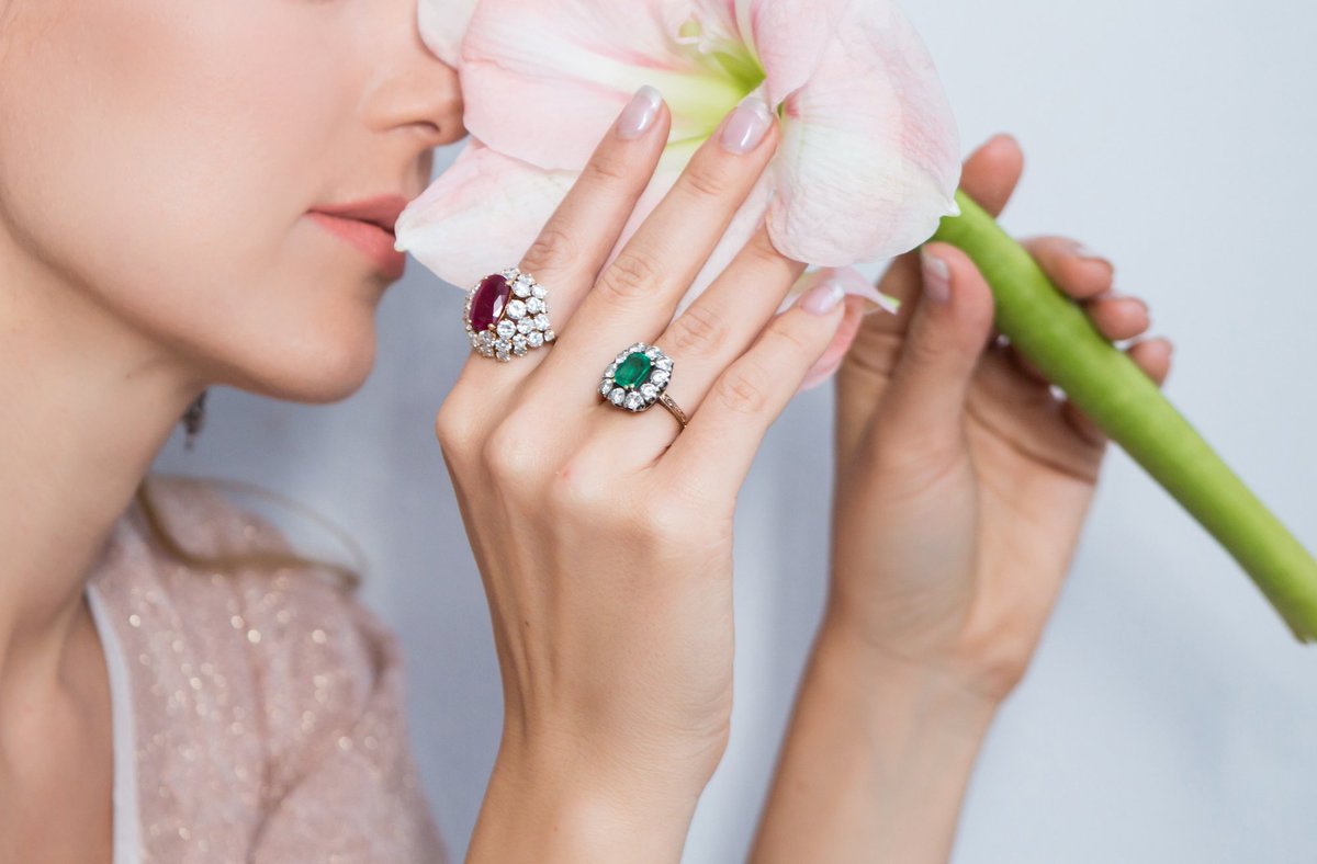 Sothebys's tweet photo. We invited jewellery blogger @LizaUrla of #Gemologue to pick her favourite pieces from the "Jewels Online Part II" sale. Click ahead to view her highlights, incl. a fancy red diamond ring & a #Chantecler ruby & diamond ring https://t.co/eWRcuQTYru #sothebysjewels #sothebysonline https://t.co/tAeVDdUru3