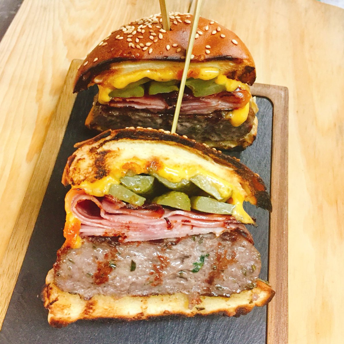 Prime Cut Burger, Bovino Style! #BovinoSteakhouse

#PrimeBeef #SignatureDish #Burger #MeatLover #Algarve #QuintadoLago
