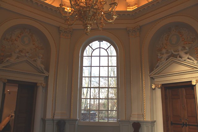 LBRUT's tweet photo. [NEWS] We’re kicking off our sneak preview of @Orleanshg ‘s transformation with a look at the hidden treasures uncovered in the #OctagonRoom https://t.co/xCSBBSwJYK  #OHGunveiled https://t.co/0RfJpMM2Jo