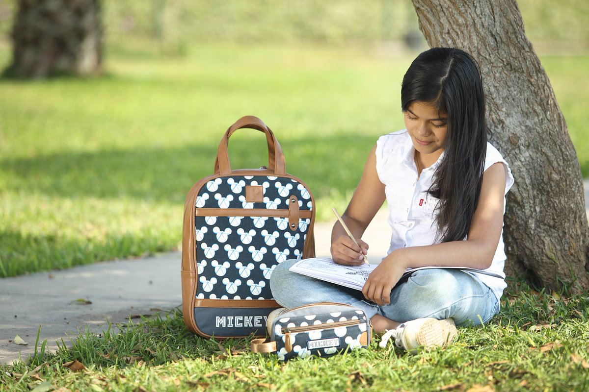 ¡Cada vez falta menos para darle a tu pequeño el regalo perfecto!
Encuentra nuestra:
Mochila Mickey Blum a S/169.90
Cartuchera Mickey Blum aS/39.90
Catálogo Web: https://t.co/EJ5gYRm5pe
#Disney #Porta #MasQueMochilas #Inspiracion https://t.co/Vbgimx2FdN
