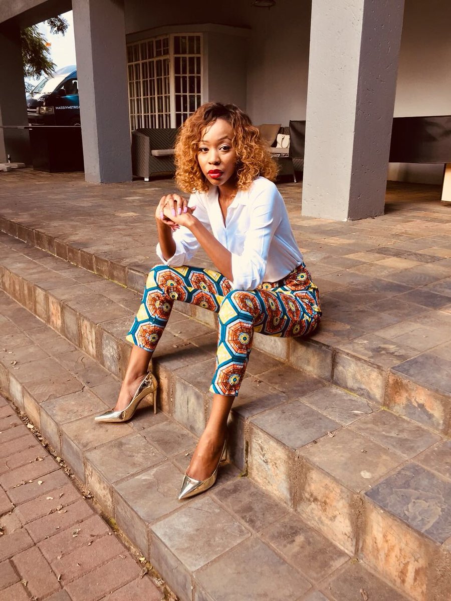 FaithMangope's tweet photo. Musculine Femininity 👑..... “I have the spirit of a hustler and the swagger of a college kid”👸🏽🎓
#mondaymotivation #boss #bosslady #AppOwner #MediaOwner #HeadOfProgramming #Dukecefaculty #money #mindset #entrepreneur #womenempowerment https://t.co/vjpDl0zTyy