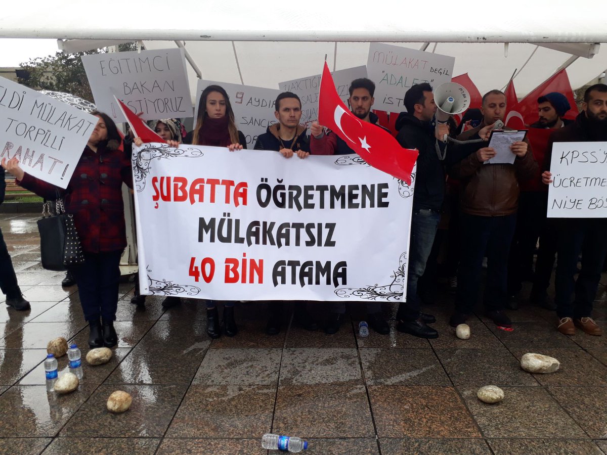 TRogretmen's tweet photo. #MebAtamaNeOldu

Şubat ayı geldi @tcmeb  hala öğretmen atamaları duyurusuna çıkmadı. 
40 bin öğretmen ataması için duyuruya ivedilikle çıkılmasını istiyoruz.

Sn @RT_Erdogan @TC_Basbakan @dbdevletbahceli @ikalin1 @hasandogan @Yusuf__Tekin @_aliyalcin_ @ikoncuk https://t.co/HQh7ytYscs