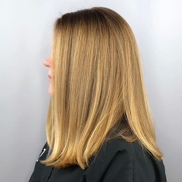 RLSalonSeattle's tweet photo. This beautiful lady came in as a model for a class on curly hair. Not only did she get a fresh cut that looks great curly and blown out but Becca also added subtle baby highlights to give a little pop and dimension. https://t.co/sTO7LRfuoW https://t.co/0eSu3ky2R4