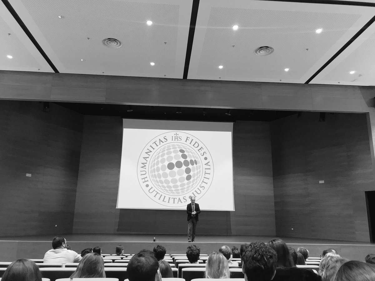 Fojalv's tweet photo. “La vocación es el pilar fundamental de vuestras carreras profesionales.”
Charla motivacional de inicio del segundo semestre en @LoyolaLS con el rector de @LoyolaAnd #MUDF https://t.co/UaZ41m9kYy