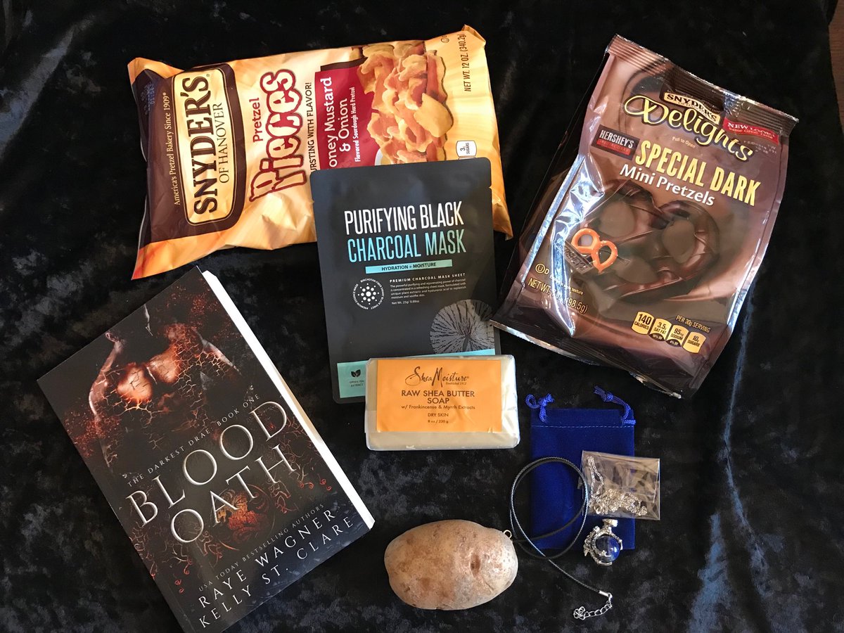 RayeWagner's tweet photo. Celebrating the release of Shadow Wings with a #bookishgiveaway https://t.co/pRRrFYxqI8  Yes, that is a potato! 😂😂 #draebae #soapqueen #dragons #fantasy https://t.co/q0pNuxdVqw
