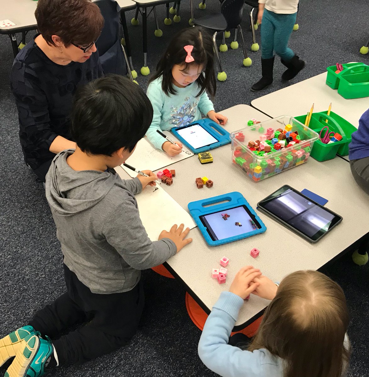 Kindergarteners, yes kindergarteners, learning how to use <a href="/AdobeSpark/">Adobe Spark – now Adobe Creative Cloud Express</a> to show how to make 10! <a href="/mrs_scally/">Kasie Scally</a> <a href="/HilliardWolves/">Washington Elem</a> #wolfieway #blendedlearning