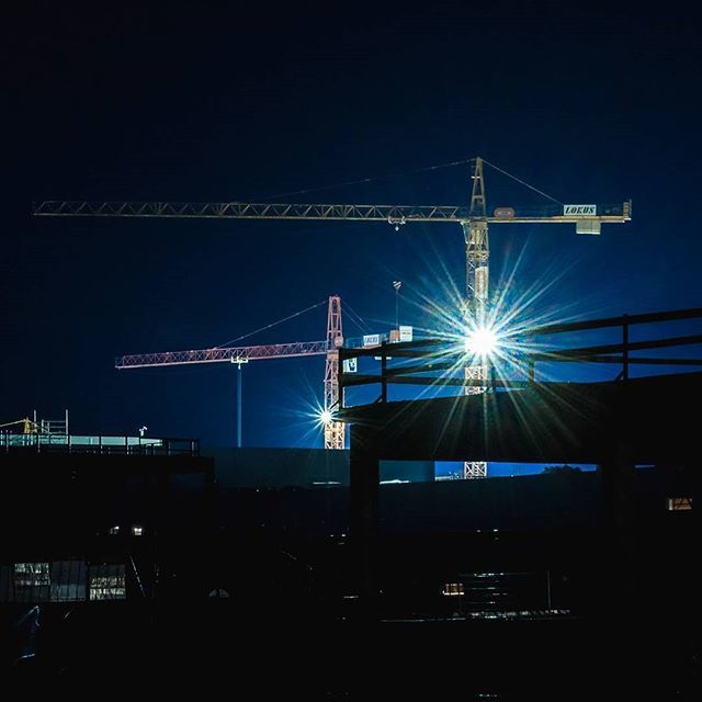 medialni_beluha's tweet photo. Construction of the Nexen factory
#construction #factory #industry #crane #night #lights #skelet
#staveniste #vystavba #tovarna #fabrika #jerab #noc #svetla #nexen #stavba https://t.co/V5UsdUUara https://t.co/PxgF9YpsGw