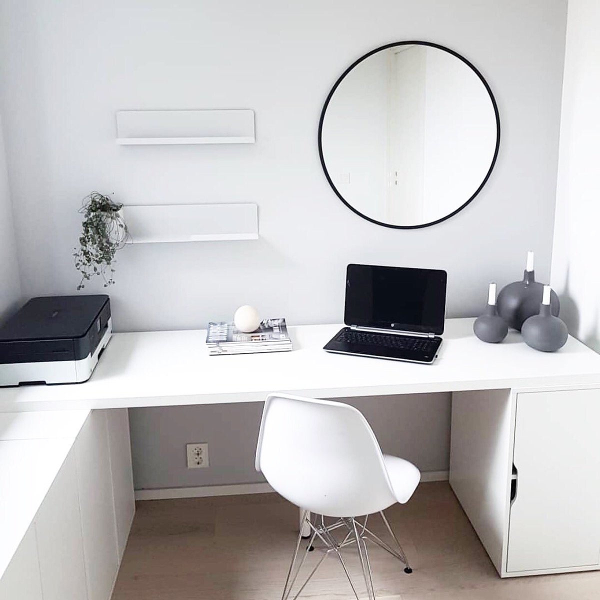 We love the inspo of how you all design your office space. Want to have your own personal desk or private office to execute business tasks? Come view our flexible office space where we can show you various desks and private offices that range from $99/month and up! #coworking