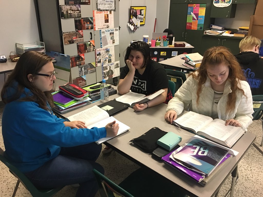 CandisHagaman's tweet image. Learning w/freshmen: Using specific, textual references to back up analysis of the text. #brainmaps #collaboration #thinkwritespeak #cechs2022