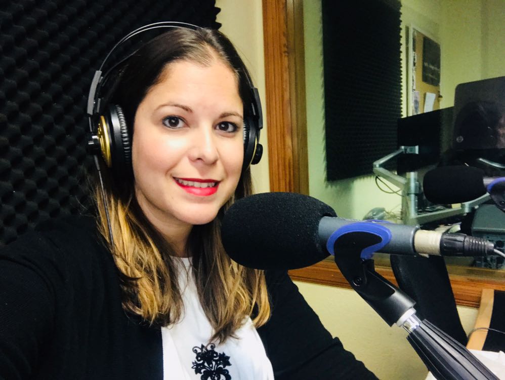 JovenesCCTelde's tweet photo. Hoy ha tocado mañana de tertulia como es habitual todos los lunes. La compañera Carmen Vega y el compañero Roberto Almeida Barrera en PCL Radio y en Radio Las Palmas debatiendo temas de actualidad.
#cctelde #jovenescctelde #CCSeMueve https://t.co/fxt8KEeRiG