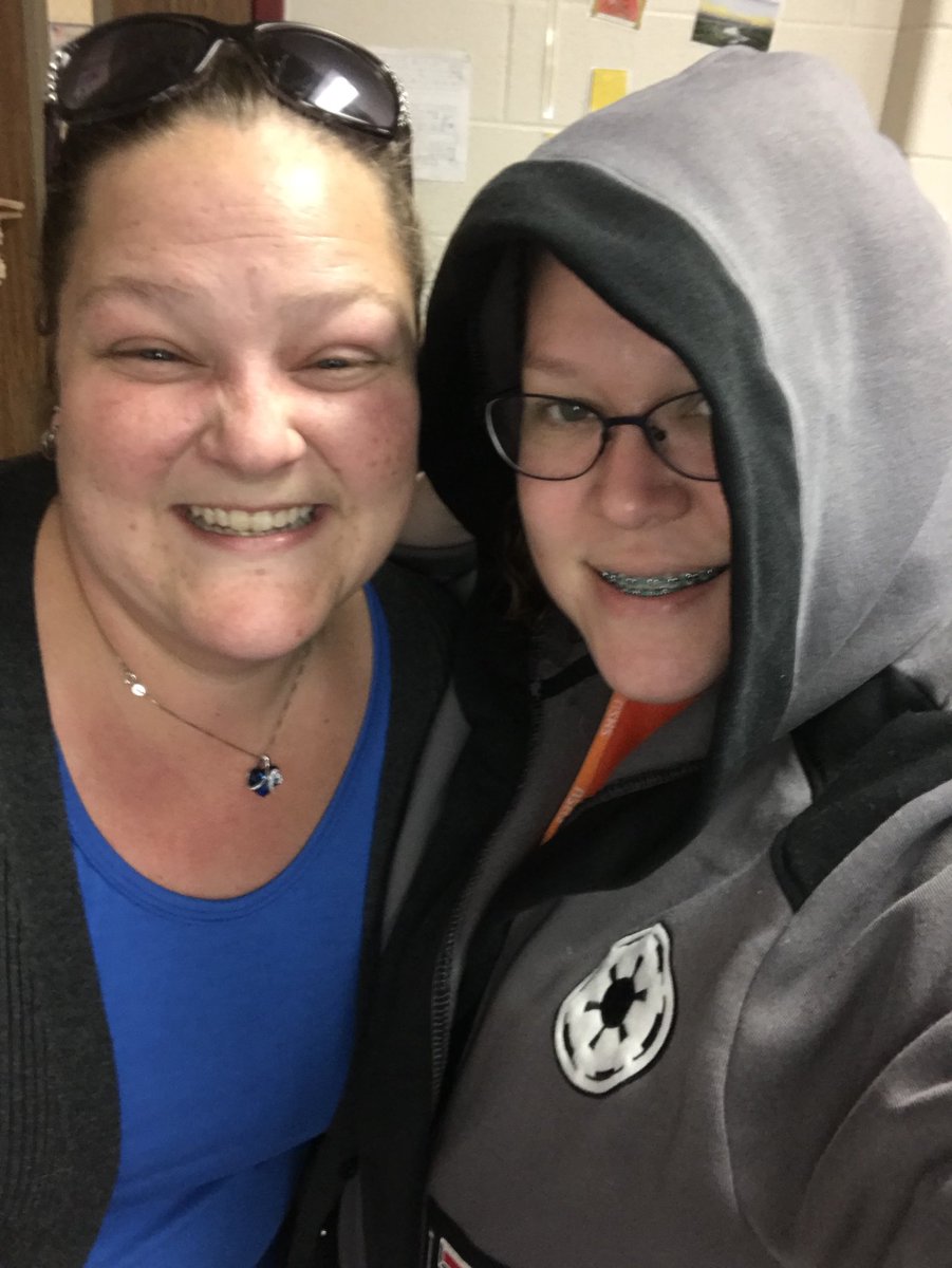 mrsphillips7676's tweet photo. When your teacher friend (and former Secret Santa) brings you the best gift ever simply bc she wants you to have an awesome Monday! #ENCOURAGEMENT #STEsucceed #STESucceed https://t.co/TdquXP68fj