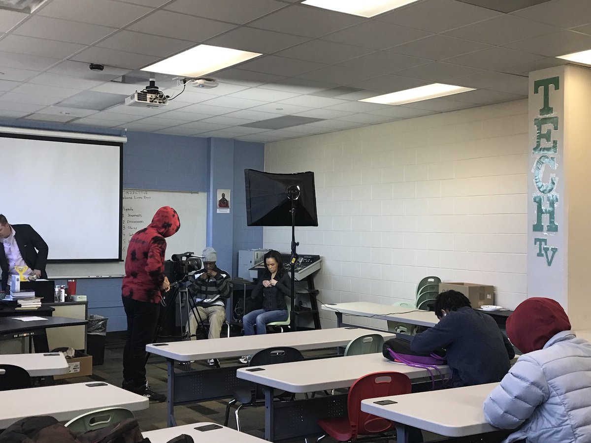 IPSCareerTech's tweet photo. Students setting up to interview #LinseyDavis for #TechTV 📺 https://t.co/H6ntiO5ioB