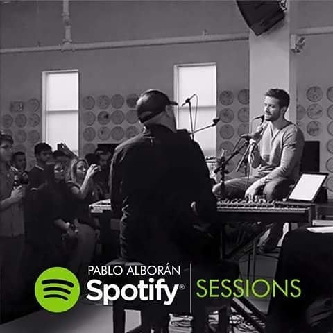 PabloAlboranTR's tweet photo. 🇹🇷 @pabloalboran 'ın #AlboranSpotifySession albümünde 4 tane şarkısının akustik versiyonlarının yanı sıra #Recuérdame şarkısının ingilizce versiyonu
"Remember Me" ve bu bölüm için yeniden yorumlanan #DosGardenias şarkısı da bulunuyor. https://t.co/u2fIqfR1dN