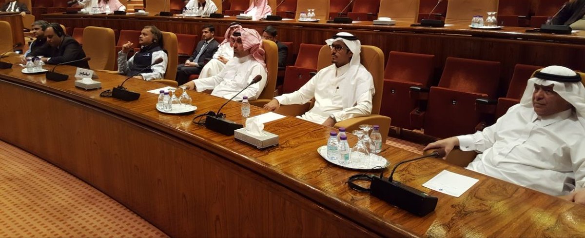 KSAPSAIDS's tweet photo. انطلاق ندوة "الفرص الاستثمارية والاقتصادية بين السعودية والهند" ضمن فعاليات #الجنادرية_٣٢
يدير الندوة مدير عام #KSAPSAIDS د.عبدالله السلامة بمشاركة د.عبدالله القويز وم.عمر باحليوة والسيد عرفان علامه والسيد الوين سينغ.
وقد حضر الندوة السفير الهندي السيد جافيد @IndianEmbRiyadh https://t.co/A1J72aIFTo
