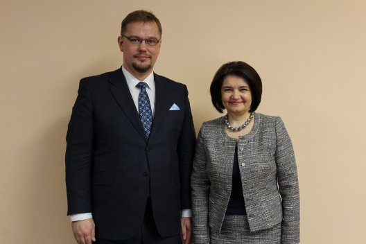 PLinMoldova's tweet photo. Ambasador Bartłomiej Zdaniuk z kurtuazyjną wizytą u Minister Edukacji, Kultury i Badań Naukowych Republiki #Moldova, Pani Moniki Babuc. Rozmowy na temat intensyfikacji współpracy w obszarze kształcenia i ochrony dziedzictwa obydwu krajów. #Babuc @BZdaniuk @MCulturii https://t.co/PGK8zbGjQH