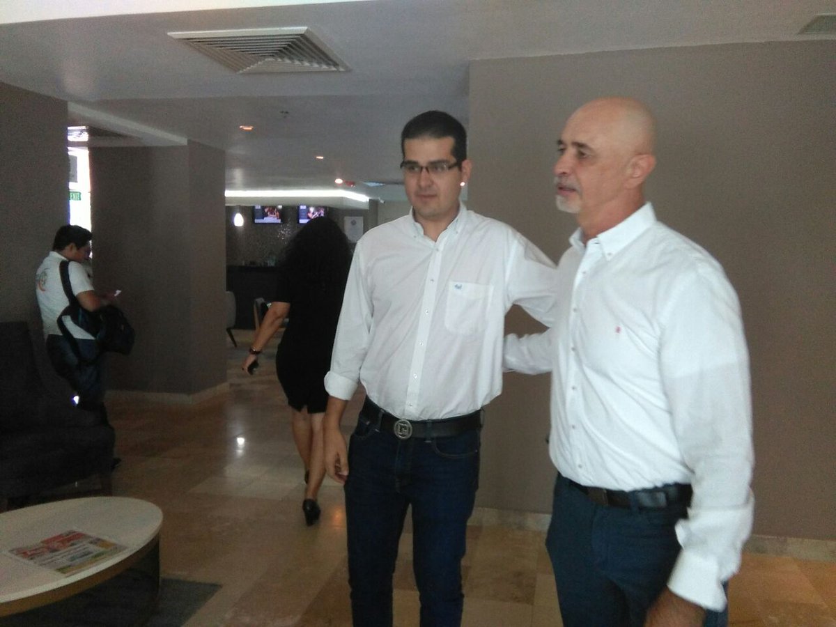 xevtfm's tweet photo. A la reunión con la Comisión de Candidaturas del PRD, llega el precandidato a la alcaldía de Centro @JaimeMier_T https://t.co/lvOn25GXRk