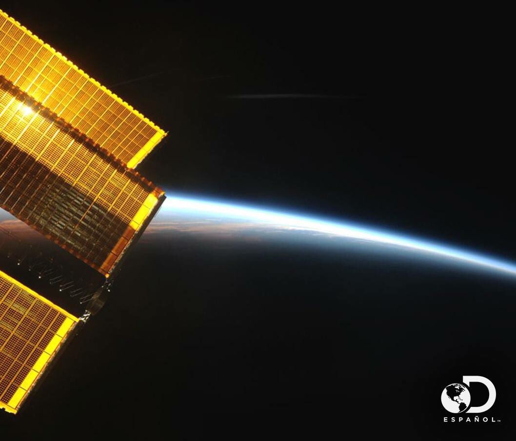 Así se ve un amanecer desde la Estación Espacial Internacional. #DiscoveryFacts