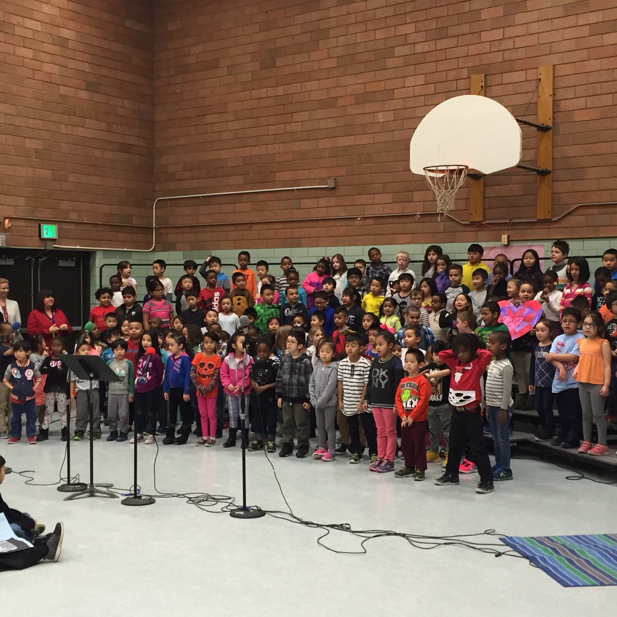 johnbjoraker's tweet image. Our K &amp;amp; 1st graders singing about Dr King...&quot;peace around the world!&quot; #NAAPID #theheightscommunityschool