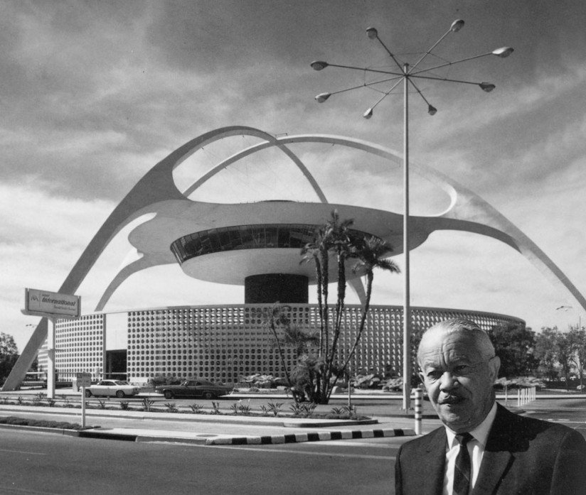 ModernismWeek's tweet photo. Paul R. Williams was a stalwart pioneer and the quintessential architect to every man. We are proud to recognize his legacy with a special dedication ceremony on the #PalmSpringsWalkofStars, Feb. 16. More on the trailblazing architect via #ModernismWeekly: https://t.co/3qm0hfK2b7 https://t.co/VezC8uKCsP