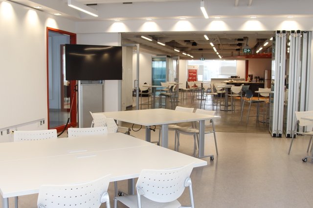 SpaceFinderYR's tweet photo. Welcome to #SpaceFinderYR @YSpaceYU! This new innovation hub is available for workshops and events that support community engagement - rent this dynamic space: https://t.co/zeHh1r927f https://t.co/iui53WWCUK
