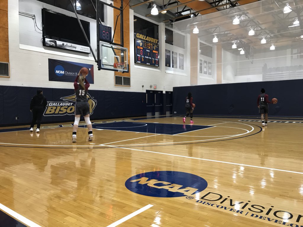 Getting our Monday rolling with practice before hitting the 📚 this afternoon! #UniteTheMasses #A10WBB