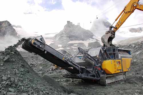 EquipmentSbm's tweet image. In the market for a compact mobile crusher that really packs a punch? Check out the #RubbleMaster 90GO! available later this year as a rental. Contact us if you are interested in purchasing. youtu.be/fAaosT7YdLU