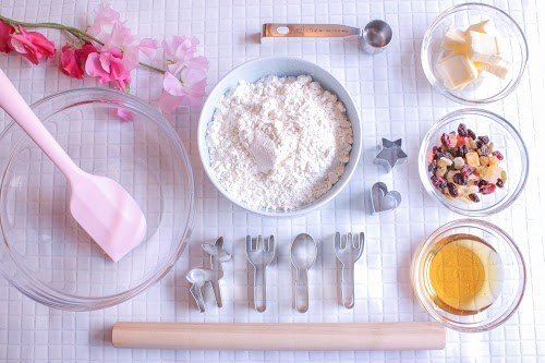 Girly Drop オシャレな無料画像 クッキーを作る前の料理器具と材料 T Co Bekbhgow2d お菓子 お菓子作り クッキー型 俯瞰撮り 真上から オシャレなフリー写真素材
