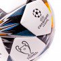 futbolemotioncs's tweet photo. Balón oficial UCL Finale Kiev 2018. superficie sin costuras térmicamente sellada,contacto más preciso y  menor absorción de agua. Luce el famoso diseño de estrellas de esta competición y rinde homenaje a Kiev, la ciudad anfitriona. https://t.co/kIEclk6gqH