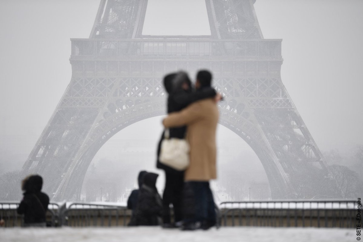 Come and see me for Valentine's Day! Take part in our contest and win your memory of this unforgettable day! 😉❤️
More information: bit.ly/2ssRyAZ 
#EiffelValentinesday #UnforgettableValentinesday #EiffelTower #ValentinesDay