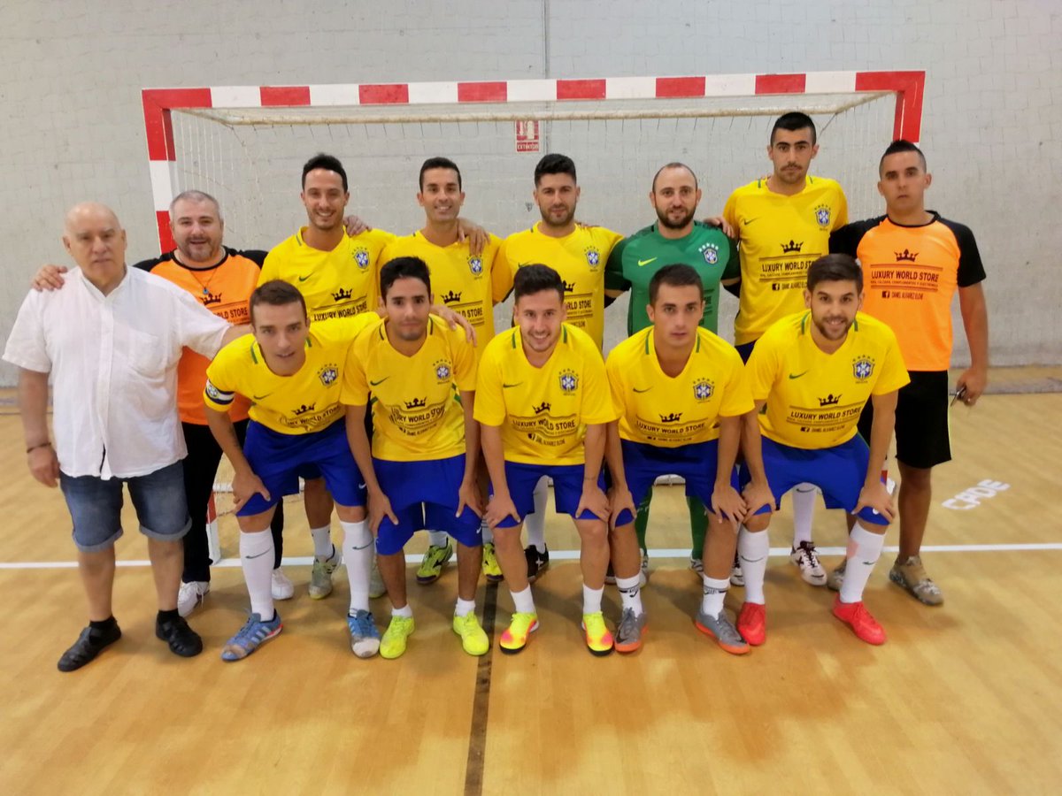 _SoloQuedaVOX's tweet photo. ¡OJO👀 Al partido que se viene esta semana!

Partido de altos vuelos ✈️, el equipo más goleador ⚽️ contra el menos goleado 🥅, primero 1⃣ contra segundo 2⃣, Lujosos 💎 vs Pintores 🖌️.

@LuxuryWSfutsal  🆚 @Decokeden

#LaLigaDeLos6000
#YoNoMePierdoElPartidoEstrella⭐️ https://t.co/ZR555Dj4Gp