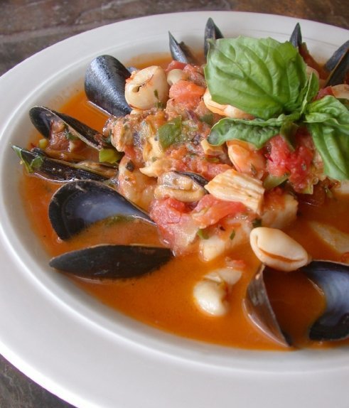 Prego_Houston's tweet photo. Come warm up with a hot bowl of Cacciucco - shellfish soup with Gulf shrimp, mussels, clams, calamari &amp; lobster in tomato-saffron broth.  #houston #pregohouston #italian #ricevillage #houstoneats #HTX #HTXfood https://t.co/N6jIkbKi98