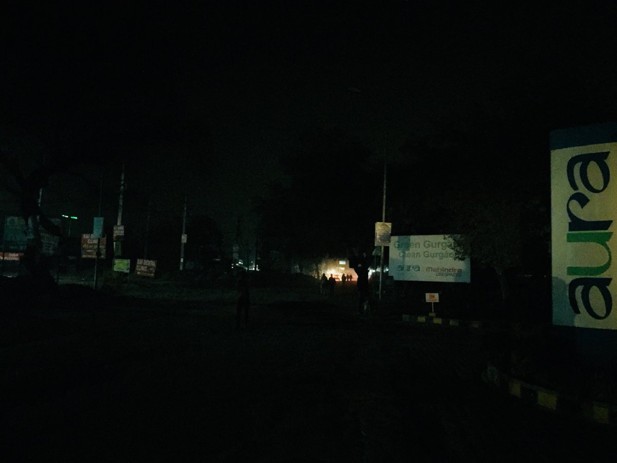YasheshYadav's tweet photo. Thanks to all @cmohry @PowerHaryana @mlkhattar Ji @RaoNarbir ji #VedPal ji Street lights is On at #BajgheraRoad Hats 🎩 of you all at Sector 110 at #DwarkaExpressway @gurgaonpolice #Gurugram thanks to all @leenadhankhar @DEEPAKKAHUJA @reenadhankher https://t.co/zNTD5Y8JDS