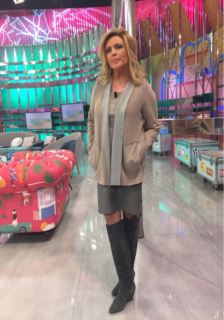 Twitter Lydia Oficial 👠："Así de ideal arranca la semana nuestra Lozano. Modelo de @AnnaMora_es Botas de @pmcalzado 😍😍😍😍😍 https://t.co/GlPmaiHSt4" / Twitter