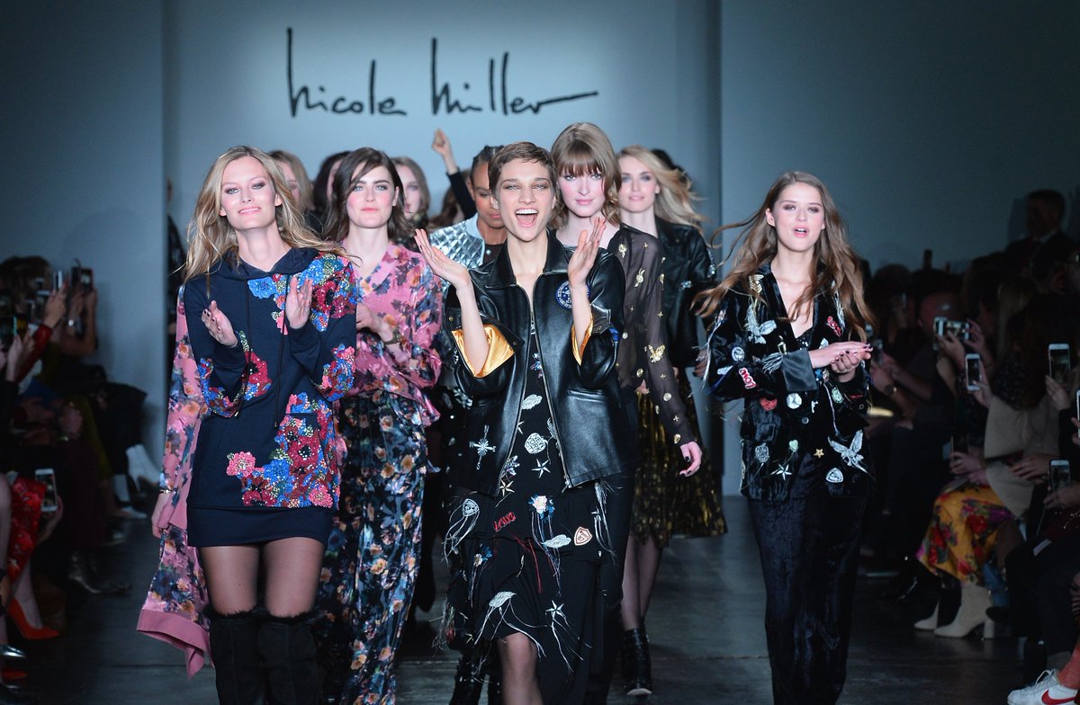 nyfw's tweet image. Finale 🎉 At @NicoleMillerSD’s #NYFW show. Miller’s February 2018 collection featured feminine florals mixed with edgy jackets, and the show paid tribute to the #MeToo movement by gifting guests with buttons reading, “Hands Off!” and “Don’t Grab!” 📸: @GettyImages