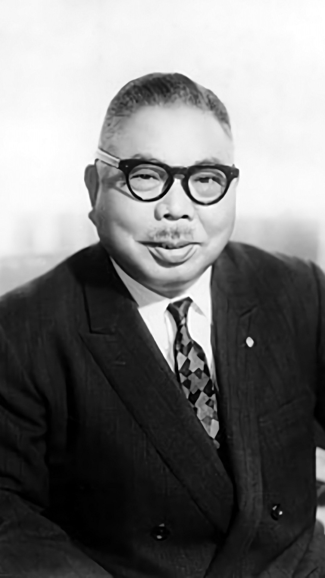 だあびい 東急の副社長と云えば 本来は此の人 大川博 田中氏と違い法務経理担当重役で東映社長兼任 二代目五島昇 と反りが合わず慶太存命中に昇が 追い出してくれないとあとを嗣げない と言ったかどうか不明だが手切れ金代わりに東映をもらって東急