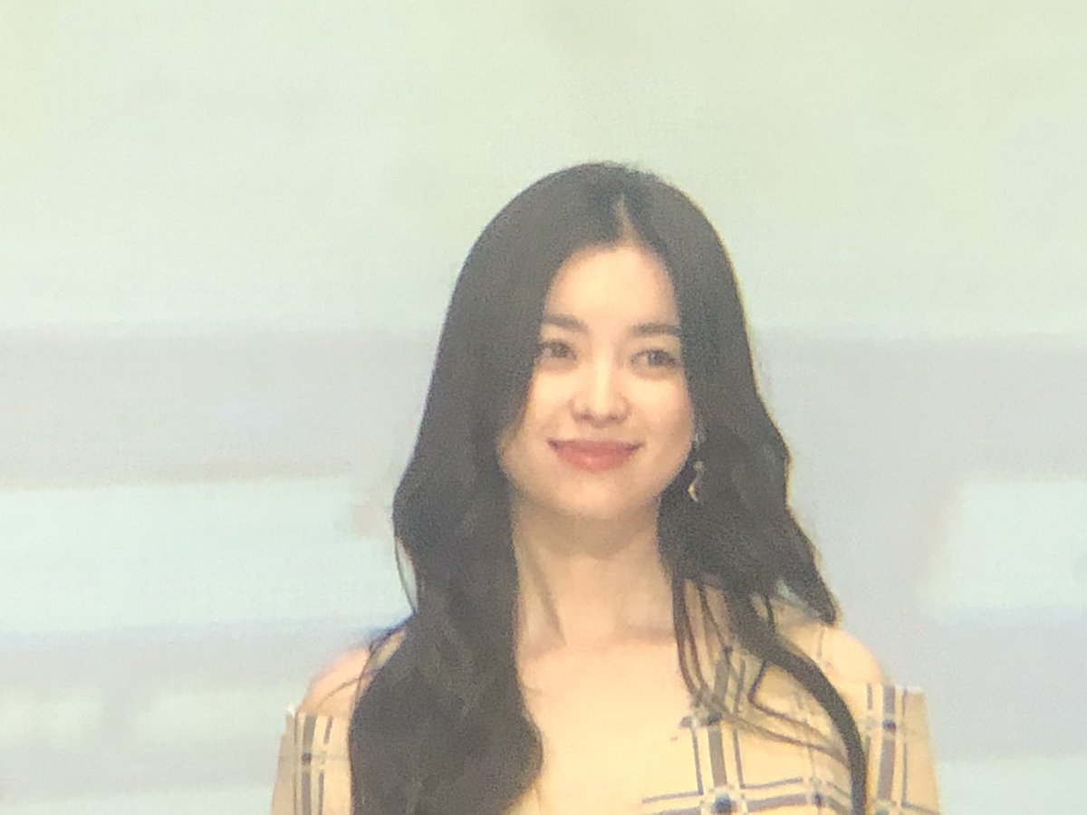 hyo_jooo's tweet photo. 오늘 토크콘서트 한효주언니 여시누ㅜㅜ 진짜 다음 팬싸는 꼭갑니더ㅜ https://t.co/HXt31x3fDC