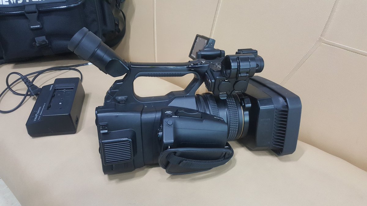 Манайхаан ТВ д ашиглаж байсан ийм 3 камер бнаа хямд зарнаа. SONY 4K PRO CAMER 2,8 саяаас сонирхсон хүн байвал ДМ.  Шилээд сонгоод аваарай эхний хүн ккк