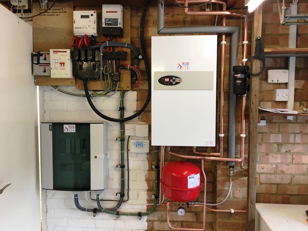 SGS_gas's tweet image. Installed by #SGS! ✔️ Whether it be #boilers or #fuseboxes, SGS execute every job with expert precision and pride! 🙌#SGSStandards #StampOfApproval #Salisbury