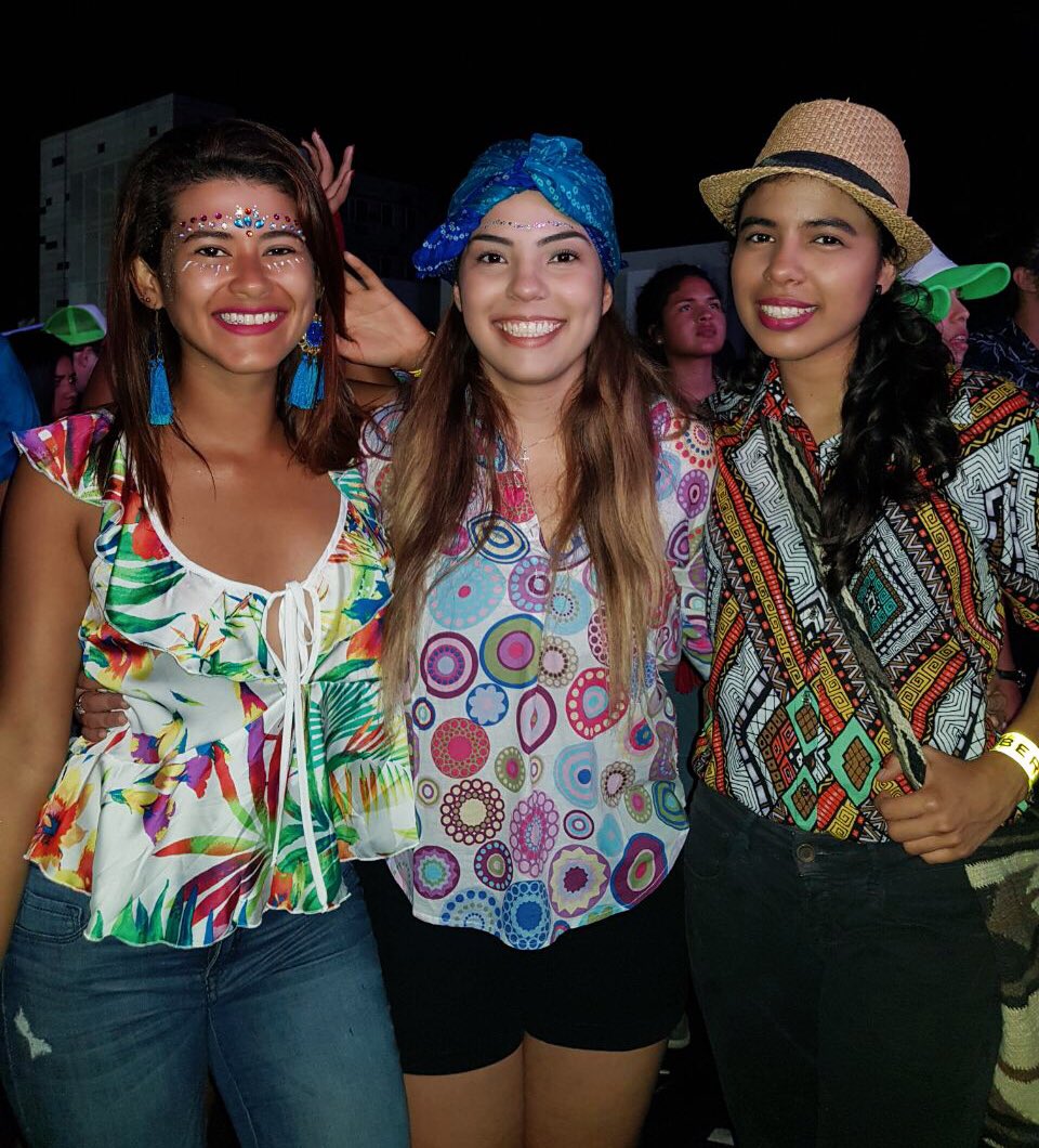 NadyComas's tweet photo. #BerbeesBerbe y con mi #Backyarders aún mas 💃🏻 https://t.co/jDLAfoNi11