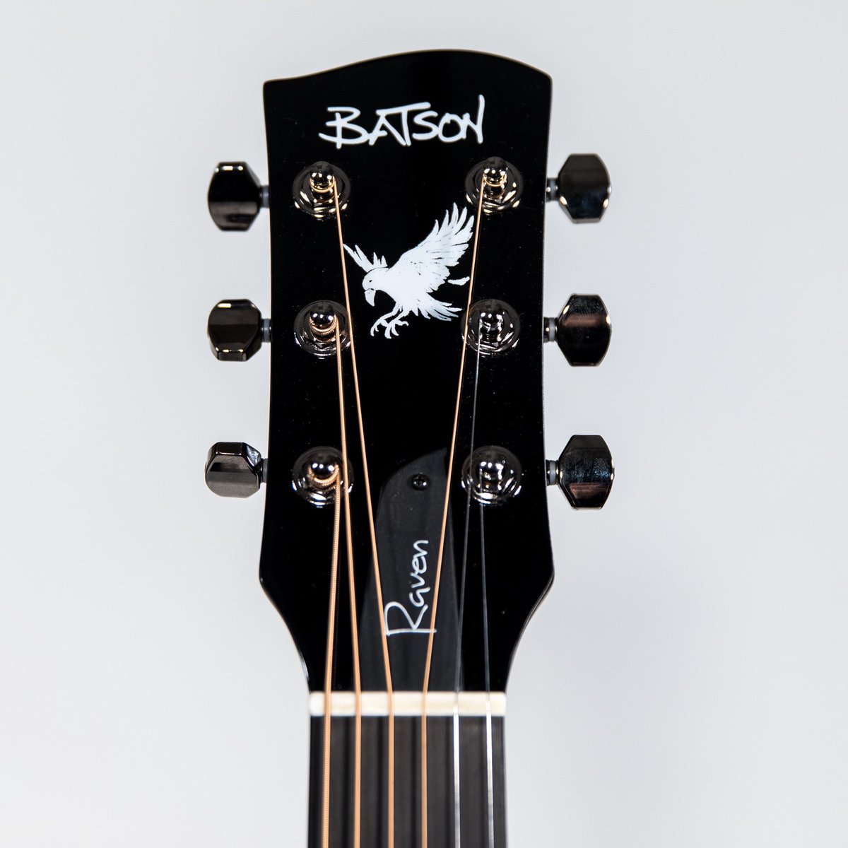 A few detail shots from the newest addition to our Generation 2 Line. The black gloss Raven! ✨ #AcousticGuitars #Guitar #GuitarAficionado #GuitarSpotter #Guitarist #CollectorsChoice #CustomAcoustic #GuitarPorn #GuitarLife #Guitarshop #GuitarGear #IloveGuitars #GuitarPhotos