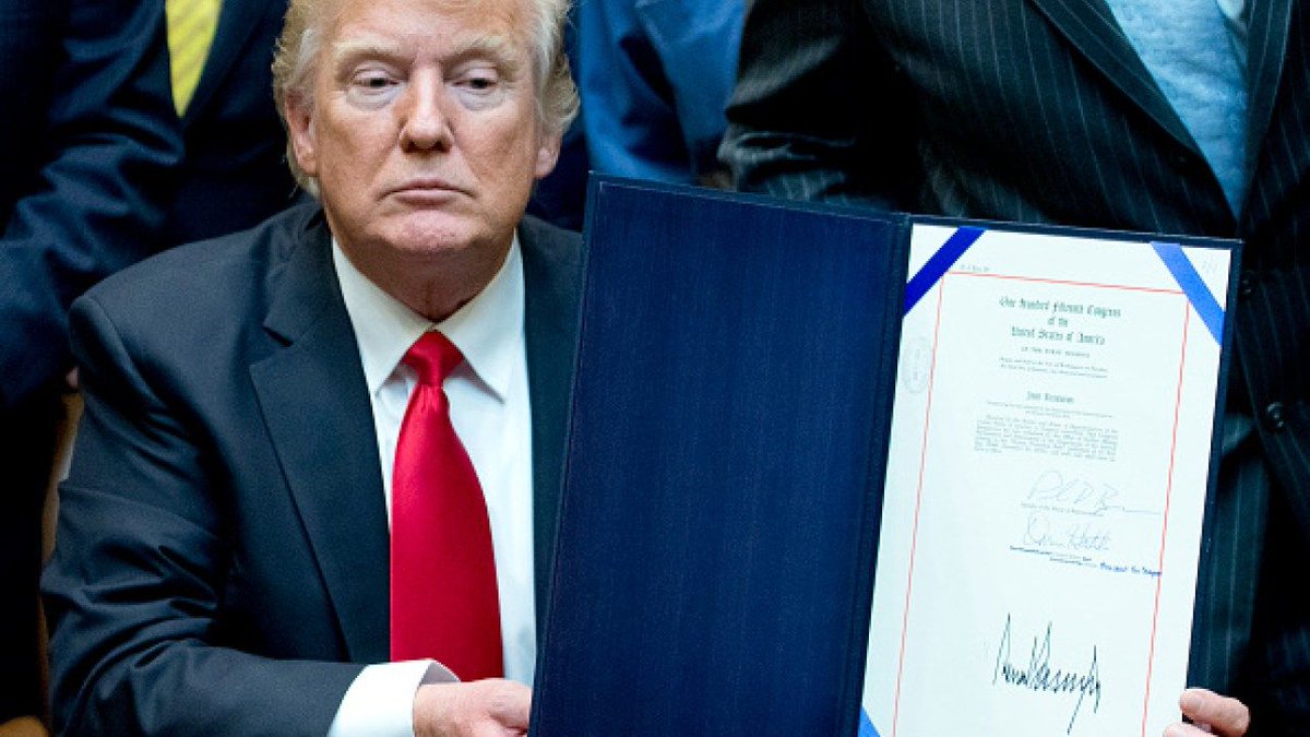 ClimateNexus's tweet image. Lawmakers coordinate with president to strip #public of rights to hold #polluters accountable buff.ly/2HbxzKs via @thinkprogress