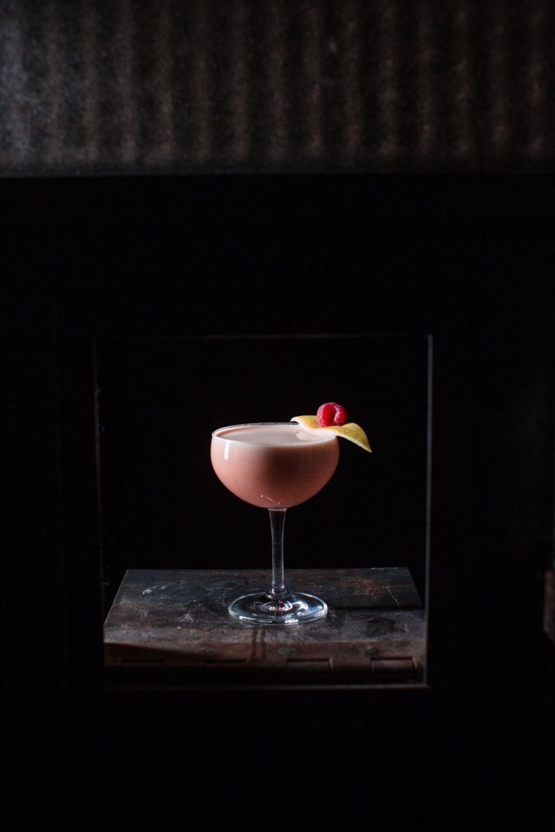 StandbyDetroit's tweet photo. If you’re planning on sipping pink drinks, putting away a box of chocolates and swaying to some Boyz II Men this Valentine’s Day, we’ve got just what you need. Join us for a late night party to celebrate the spirit of love. February 14th : 10pm-2am 🥀🌹❤️👄💓🍫🍒 https://t.co/PnEToE8OYE