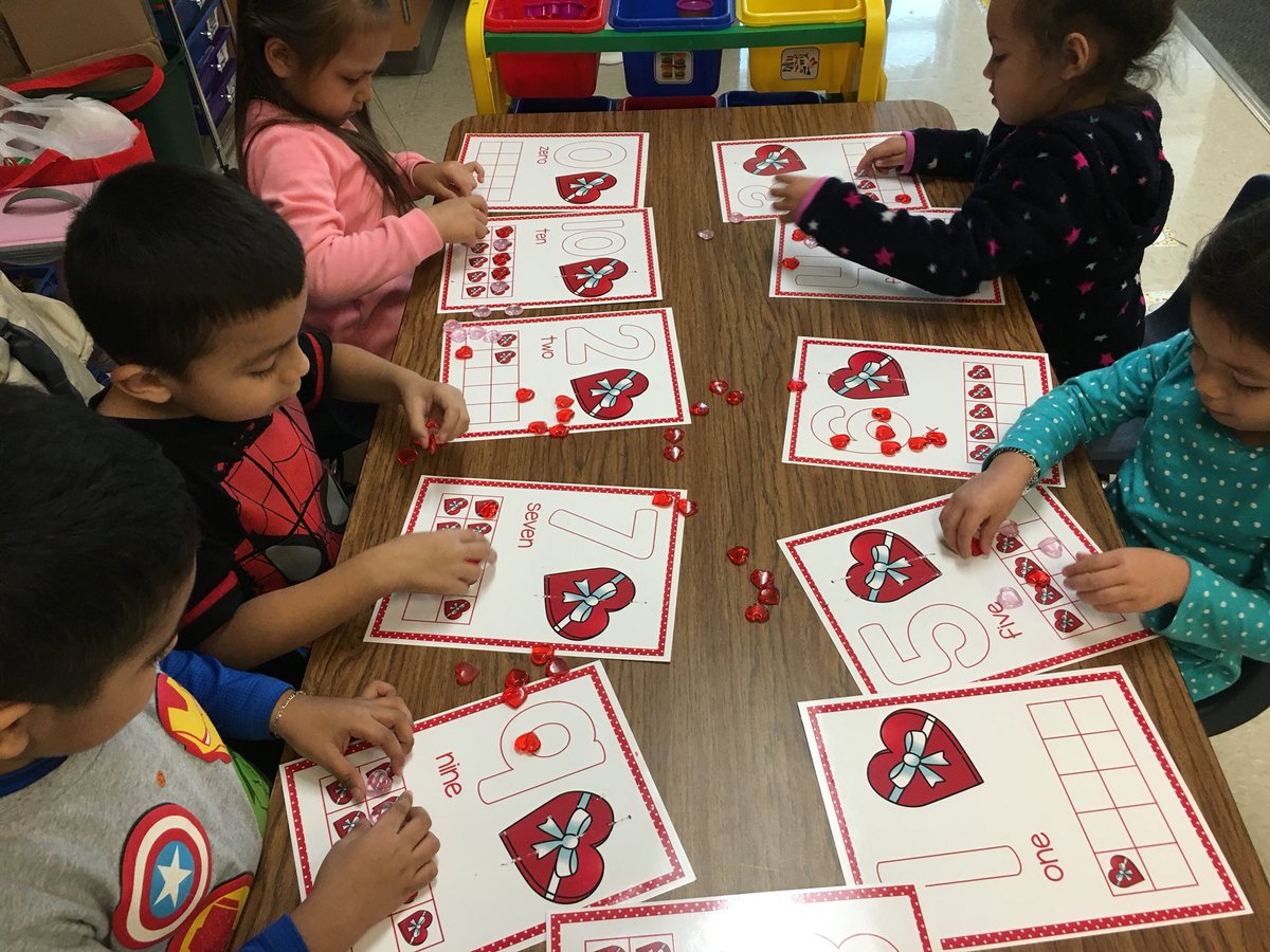 gabz_garciia's tweet photo. Love is in our classroom 💘 Stop in &amp; shop for your favorite cards, balloons, chocolates, etc @ our #DramaticPlayCenter !! Math stations were #lovely ❤️ too! @CallisonES @RRISDPK https://t.co/XMLZLQEYoz