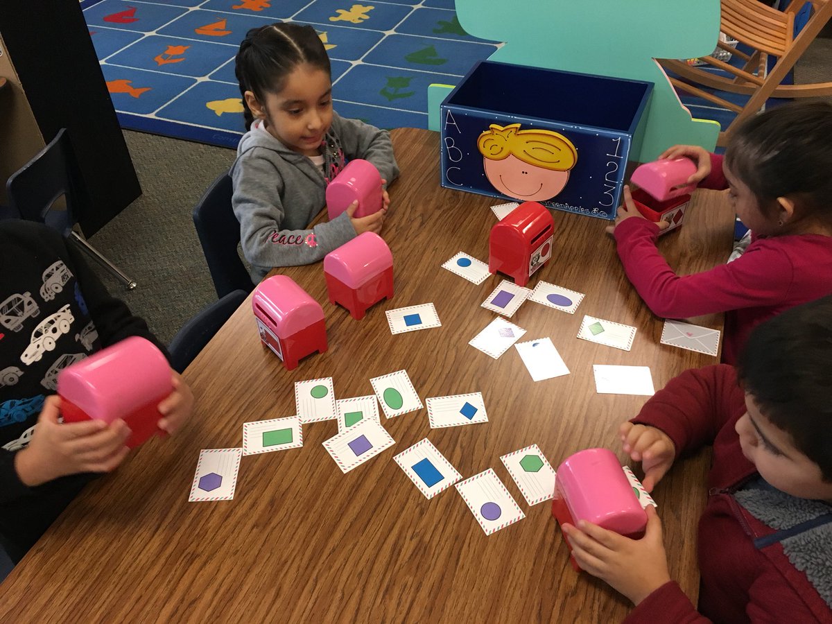 gabz_garciia's tweet photo. Love is in our classroom 💘 Stop in &amp; shop for your favorite cards, balloons, chocolates, etc @ our #DramaticPlayCenter !! Math stations were #lovely ❤️ too! @CallisonES @RRISDPK https://t.co/XMLZLQEYoz